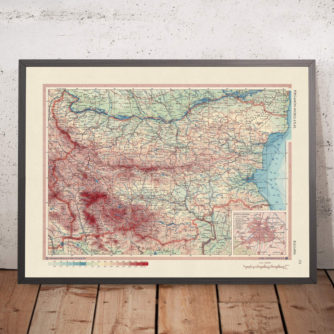 Mapa antiguo de Bulgaria, 1967: Sofía, representación política y física detallada, montañas, ríos y llanuras 