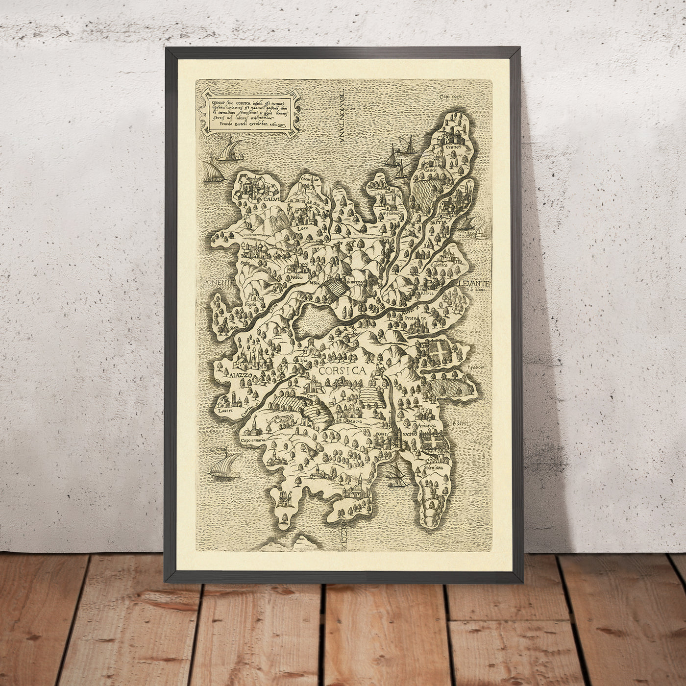 Mapa antiguo de Córcega por Bertelli, 1562: Atlas antiguo, Bastia, Bonifacio, veleros elegantes, campos cultivados 