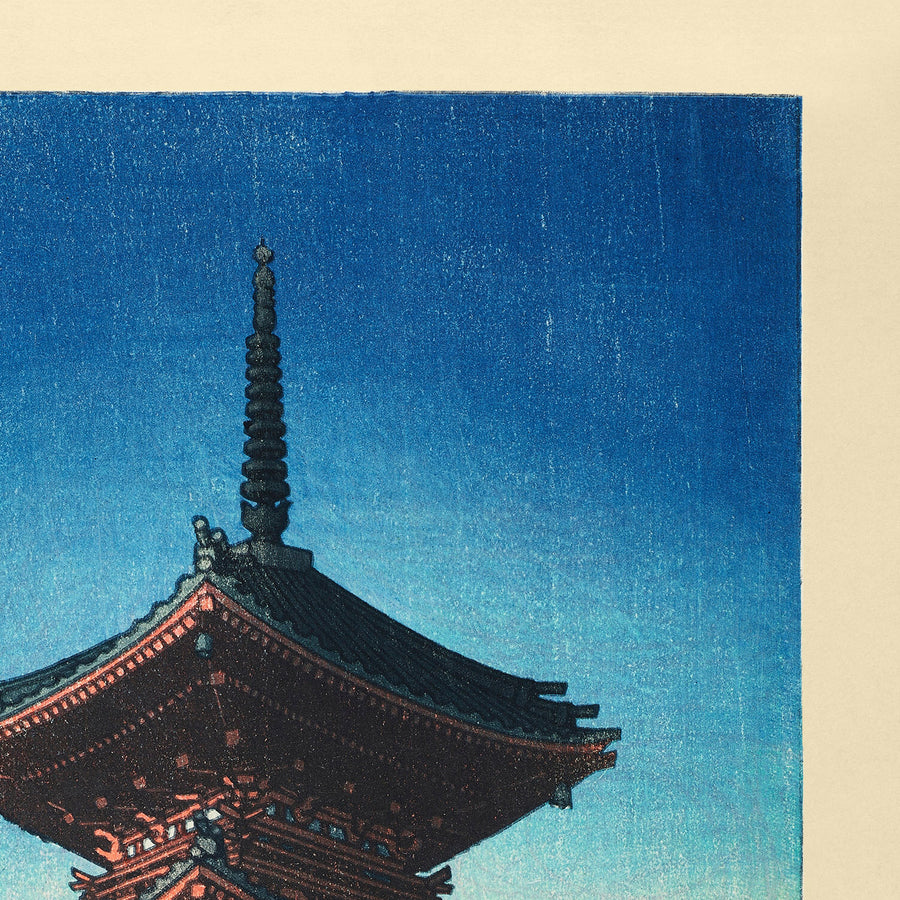 Toshogu-Schrein und Kirschblüte im Frühlingsdämmerung von Hasui Kawase 1935 