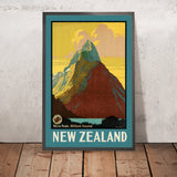 Milford Sound Reiseplakat: Mitre Peak von Leonard Cornwall Mitchell 