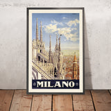 Póster de viaje de Milán: Milano de Allessandro Pomi, 1920 