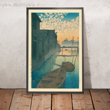 Una imagen enmarcada de Dawn at Daikon Gashi Riverbank de Hasui Kawase, 1935