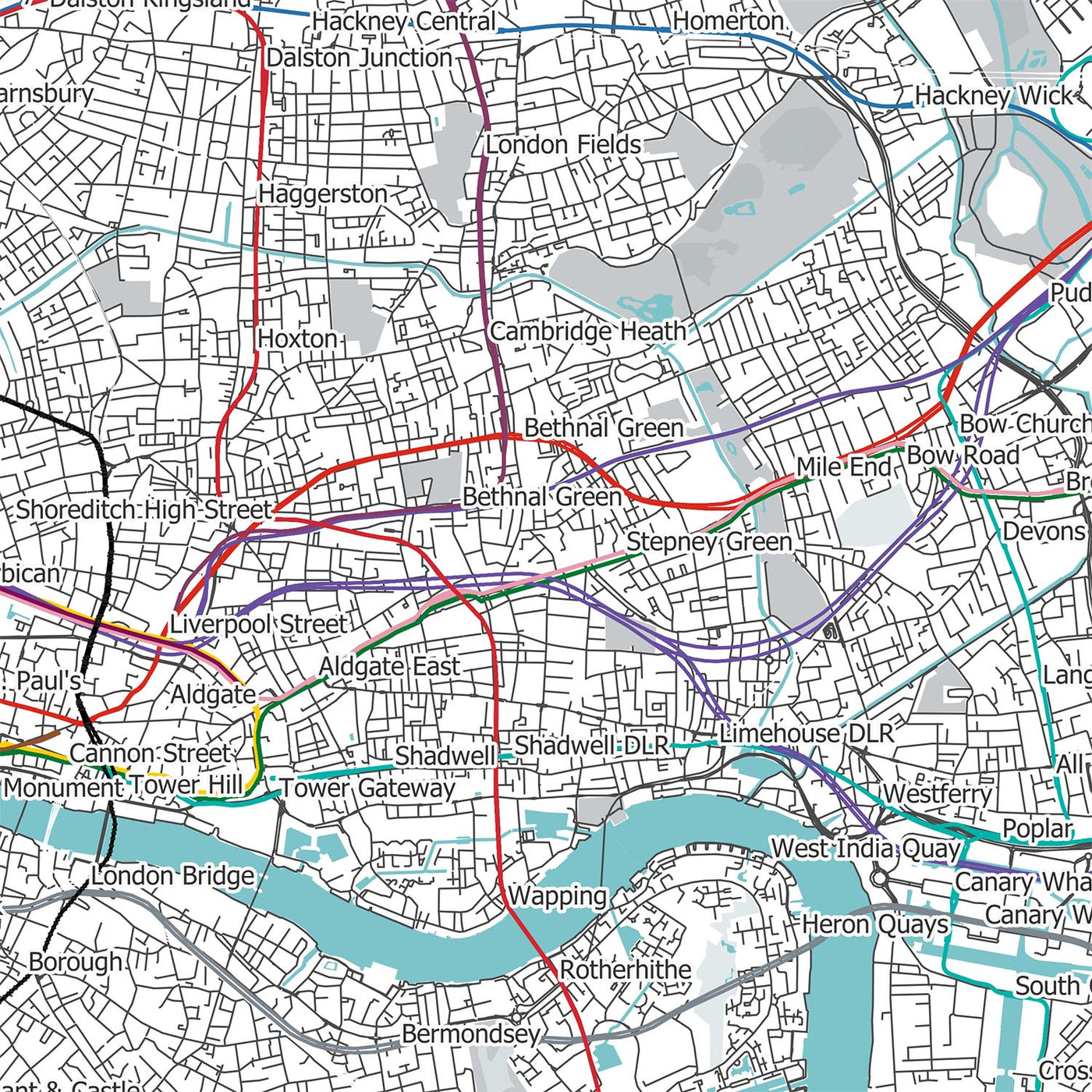 Mapa moderno de Londres con rutas reales de metro y trenes de superficie 