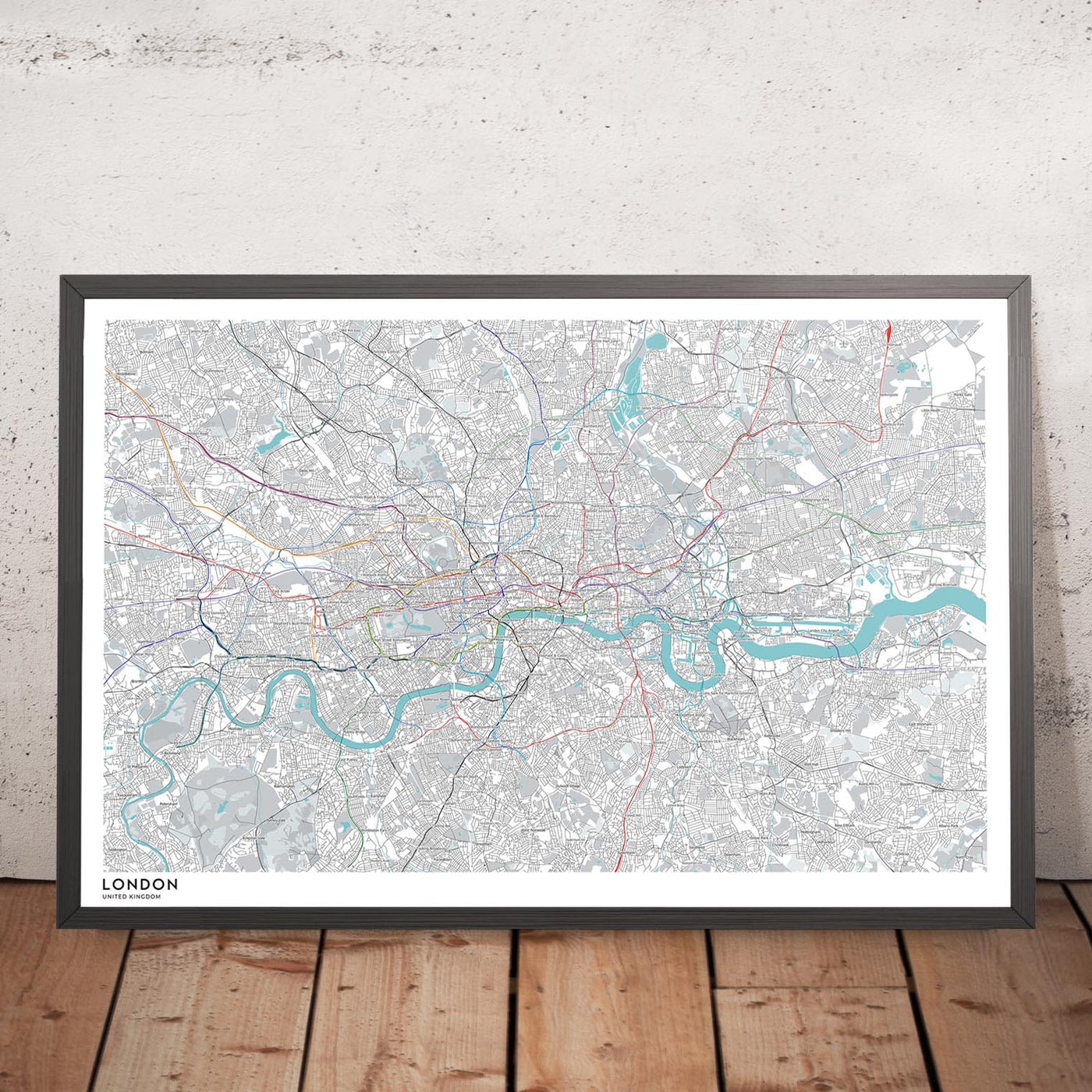 Mapa moderno de Londres con rutas reales de metro y trenes de superficie 