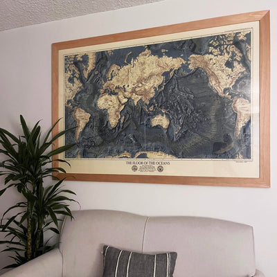 Rare carte ancienne du plancher océanique et du relief terrestre réalisée par l'US Navy en 1976 - Europe, Afrique, Amériques, Antarctique, Australie